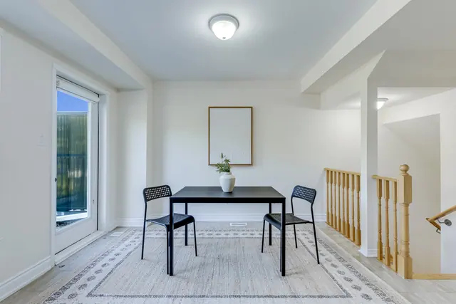 Breakfast area with the walkout to the balcony